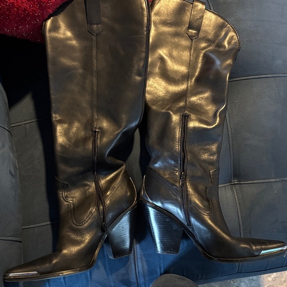 Gianni Bini Black Heeled Leather Boots - Picture 4 of 6